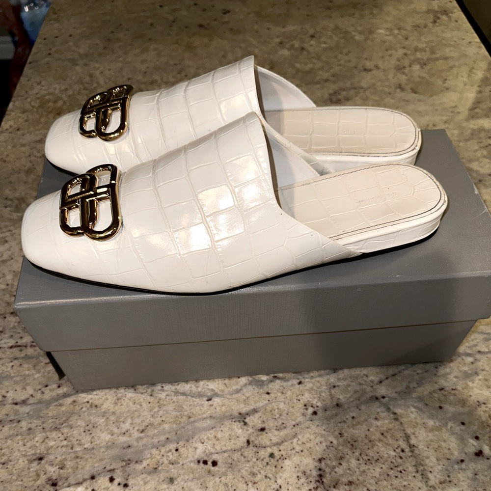 Sz 10.5 white croc leather mules